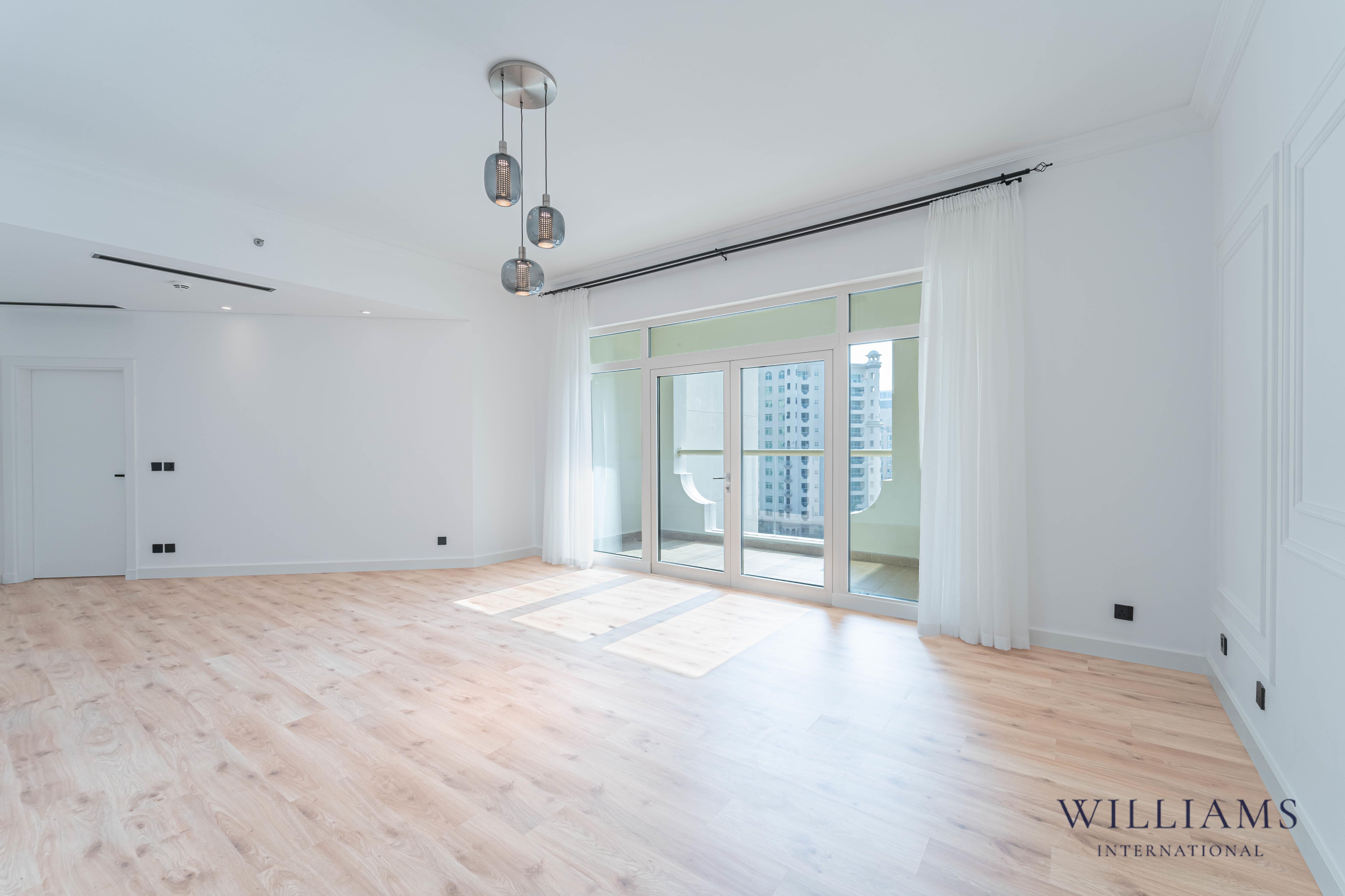 UPGRADED | REMODELLED | PRIVATE BEACH LIVING