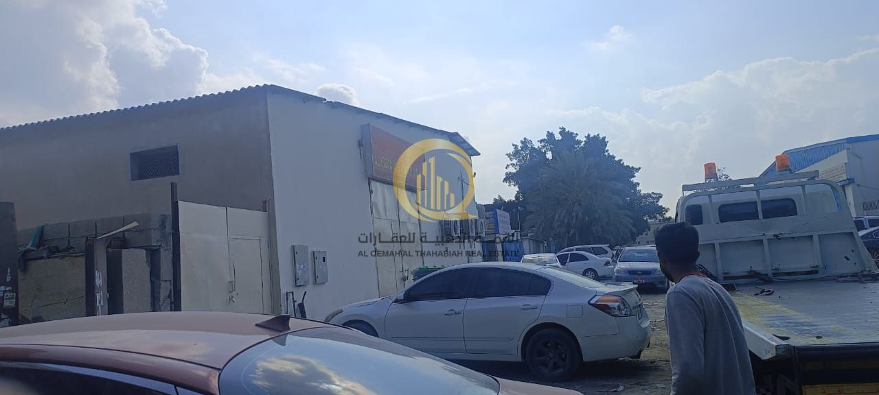 Warehouses for sale in Industrial 2, consisting of two units with an area of 11,000 square feet in an excellent location.