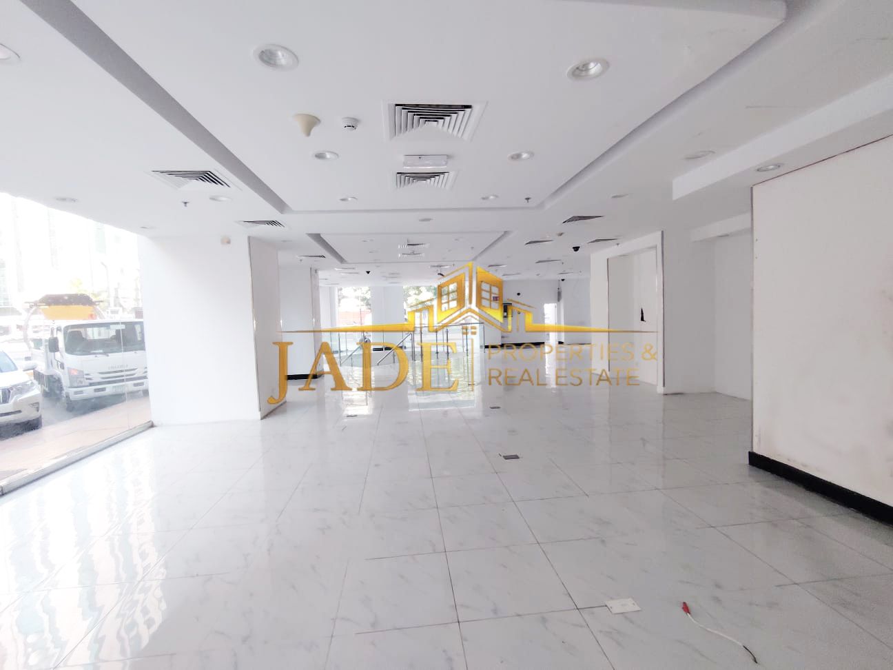 Fitted | Heavy Footfall | Main Road