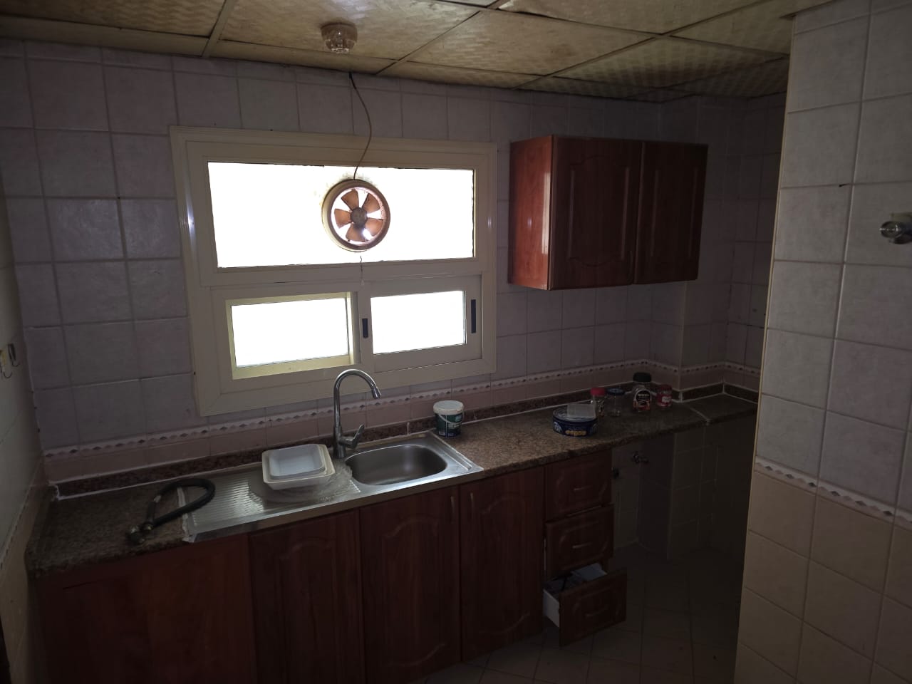 For Rent in Sharjah – Al Nabba’a Spacious 1 Bedroom + Living Room Apartment Large size with separate living room Well-maintained Cent