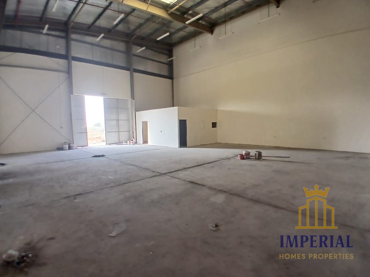 Warehouse on an area of 2500 sq ft with 23 kW of electricity