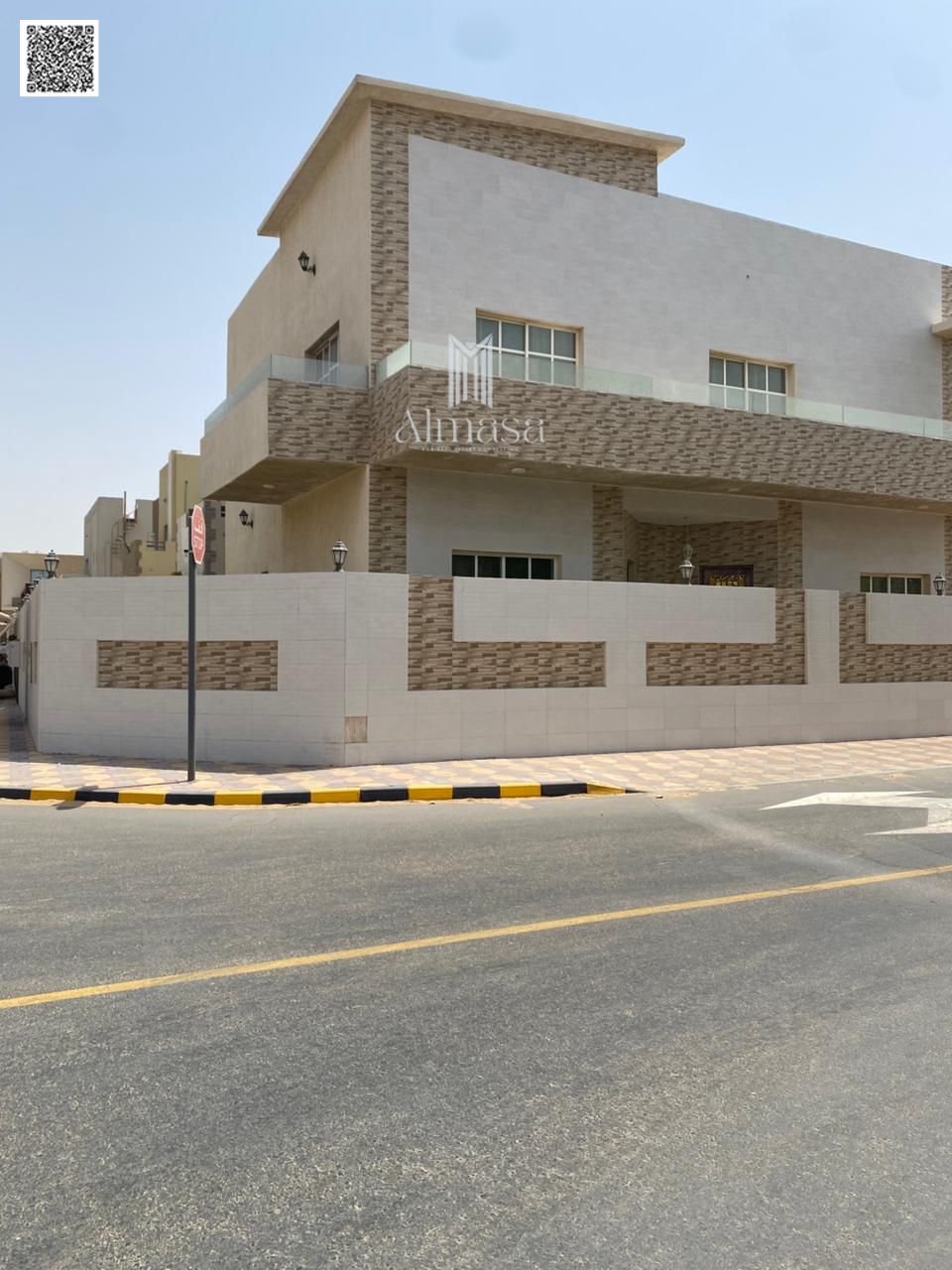 Corner villa near mosque and park, 5 master rooms, elegant and well-kept
