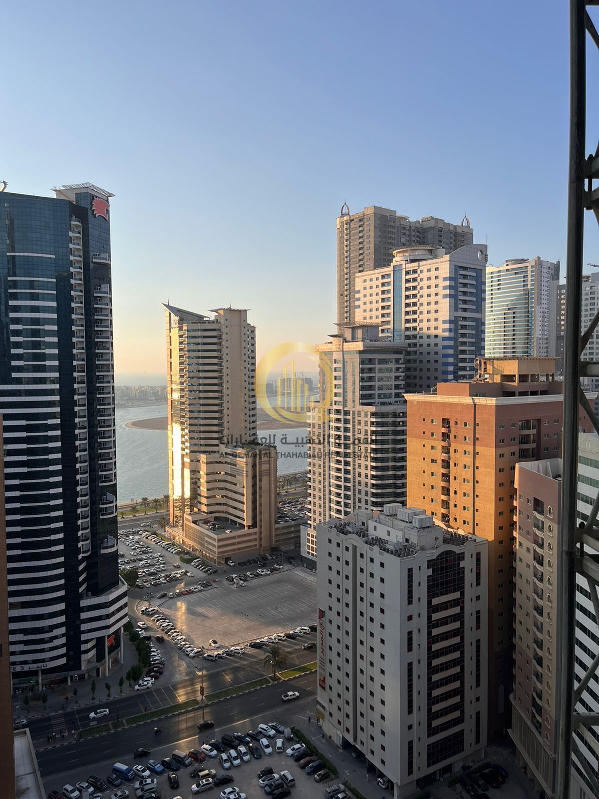 Building for sale in Sharjah, Al Falah area Area: 5300 sq. ft. Excellent location, corner plot