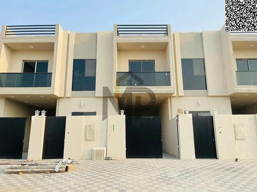 Villa for sale directly from the owner in Al-Haliyo 2, prime location close to all services and the mosque. Features a practical design, comfortable s