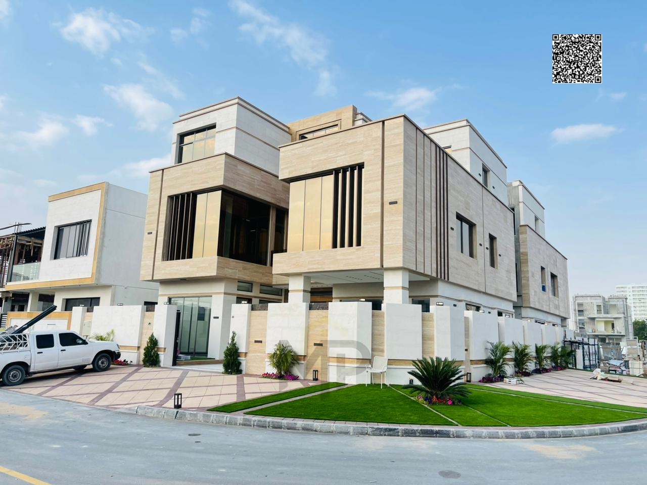 Luxurious modern 7-bedroom villa | Private pool and elevator | Prime location in Al Yasmin