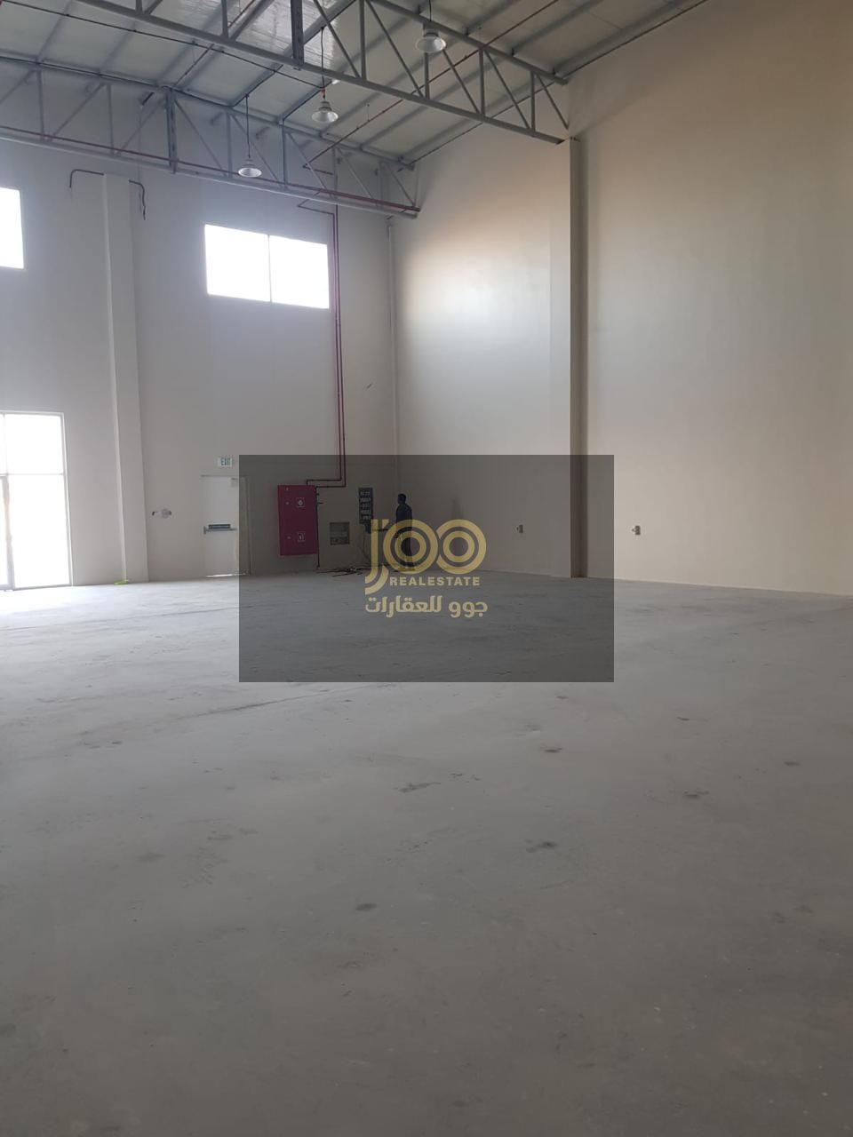 For rent, a distinctive warehouse in Umm Al Quwain, distinguished by its strategic location, designed to meet the needs of companies and factories.