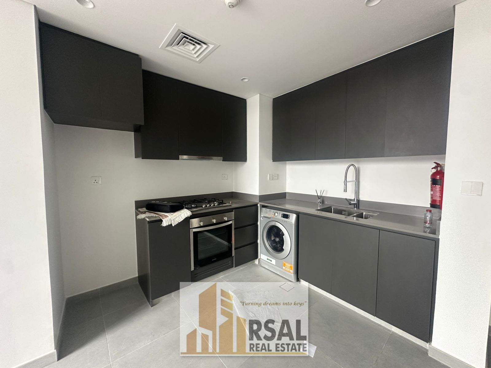 Spacious 2 BR Apartment in Tiraz Buildings