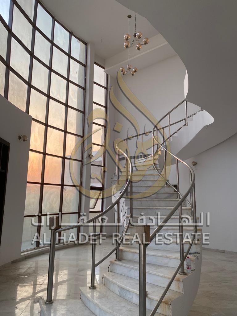 For Rent – Distinctive Villa in Sharjah | Al Ramtha Area A spacious corner villa on two streets in an excellent location near the park, ideal for l