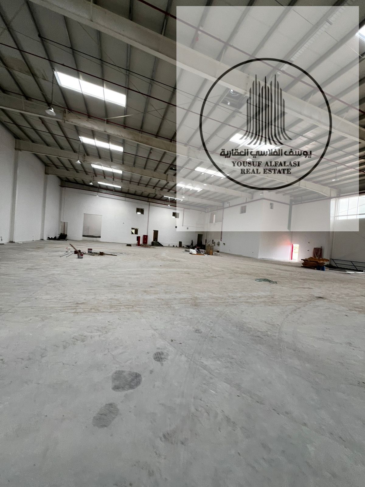 Warehouse with showroom 56,000 sq ft 700 kW electricity