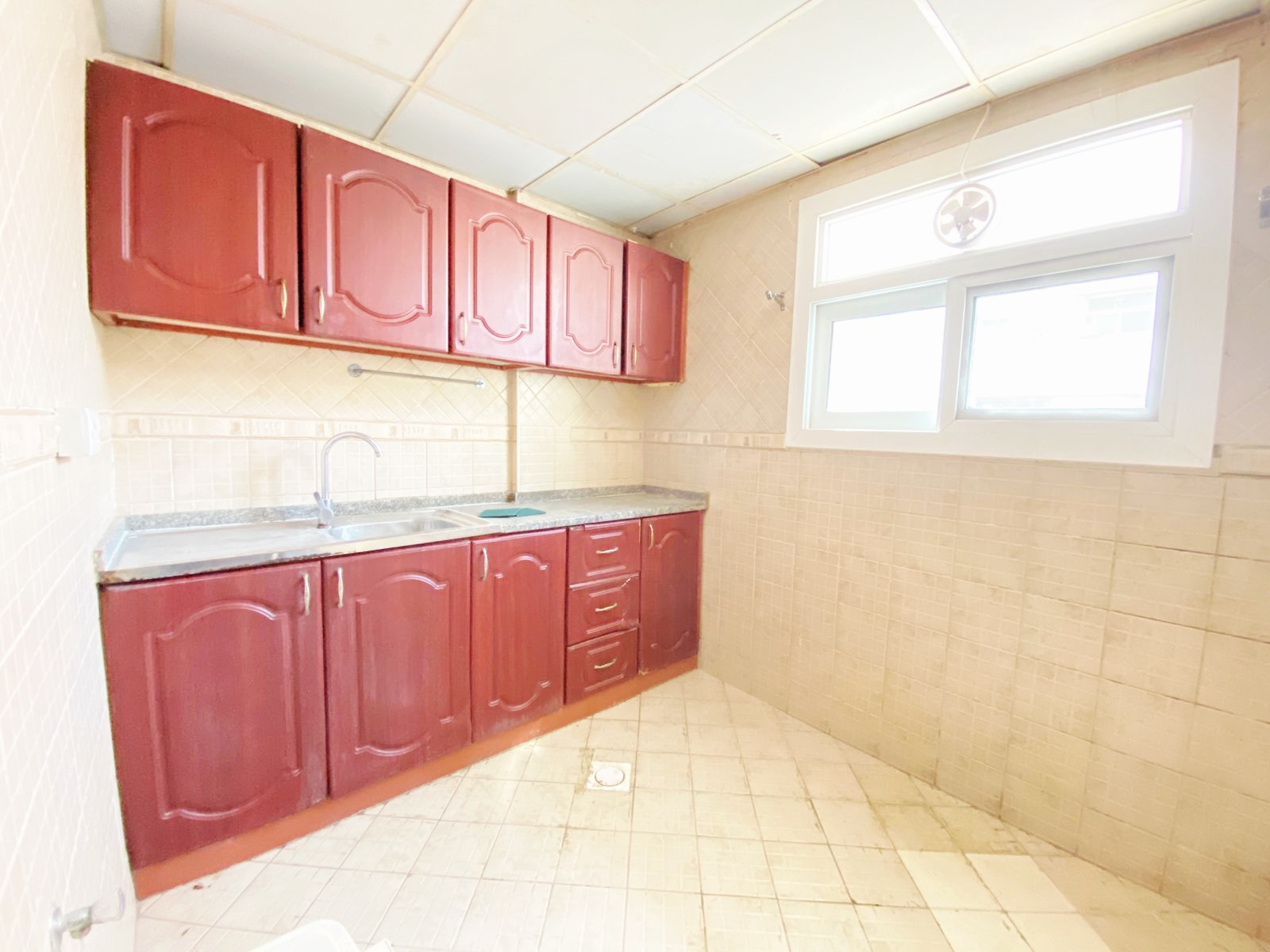 Cheapest rent 1bhk with 2 bathroom only 31k fully family Building prime location