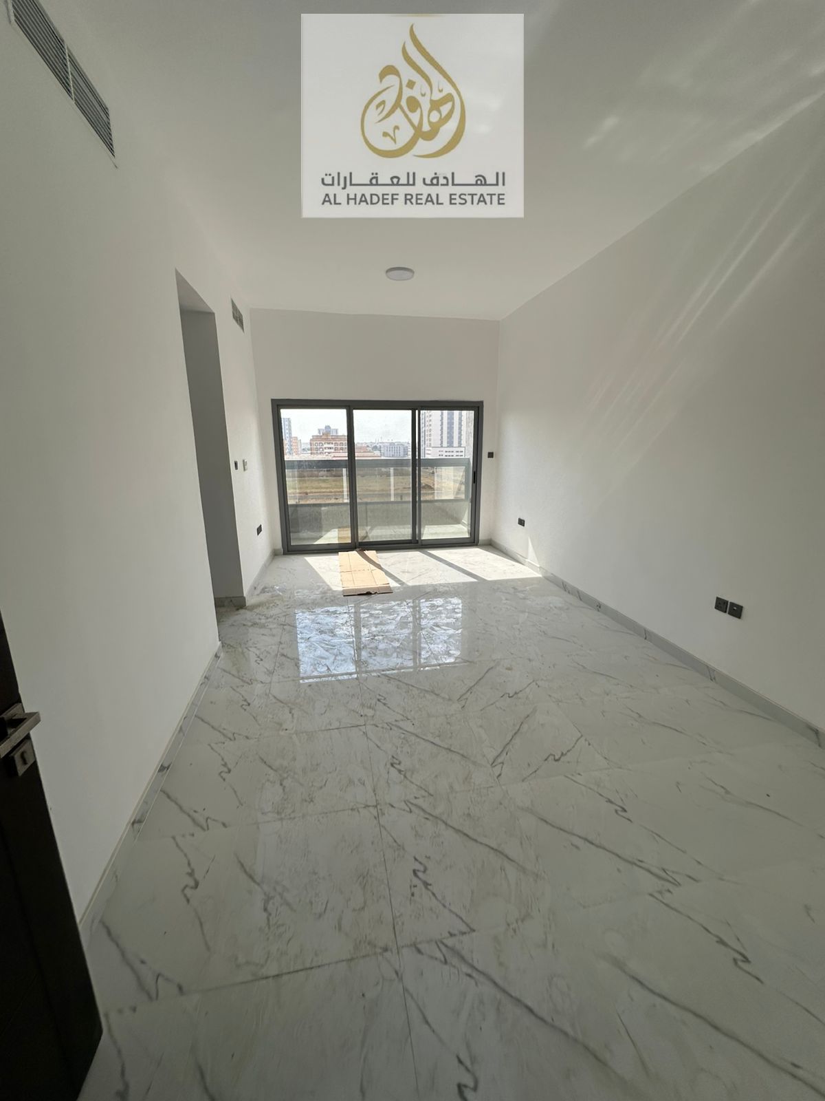 One bedroom and living room with two bathrooms and a dressing room. First occupancy. Open view, panoramic balcony. Prime location and spacious.
