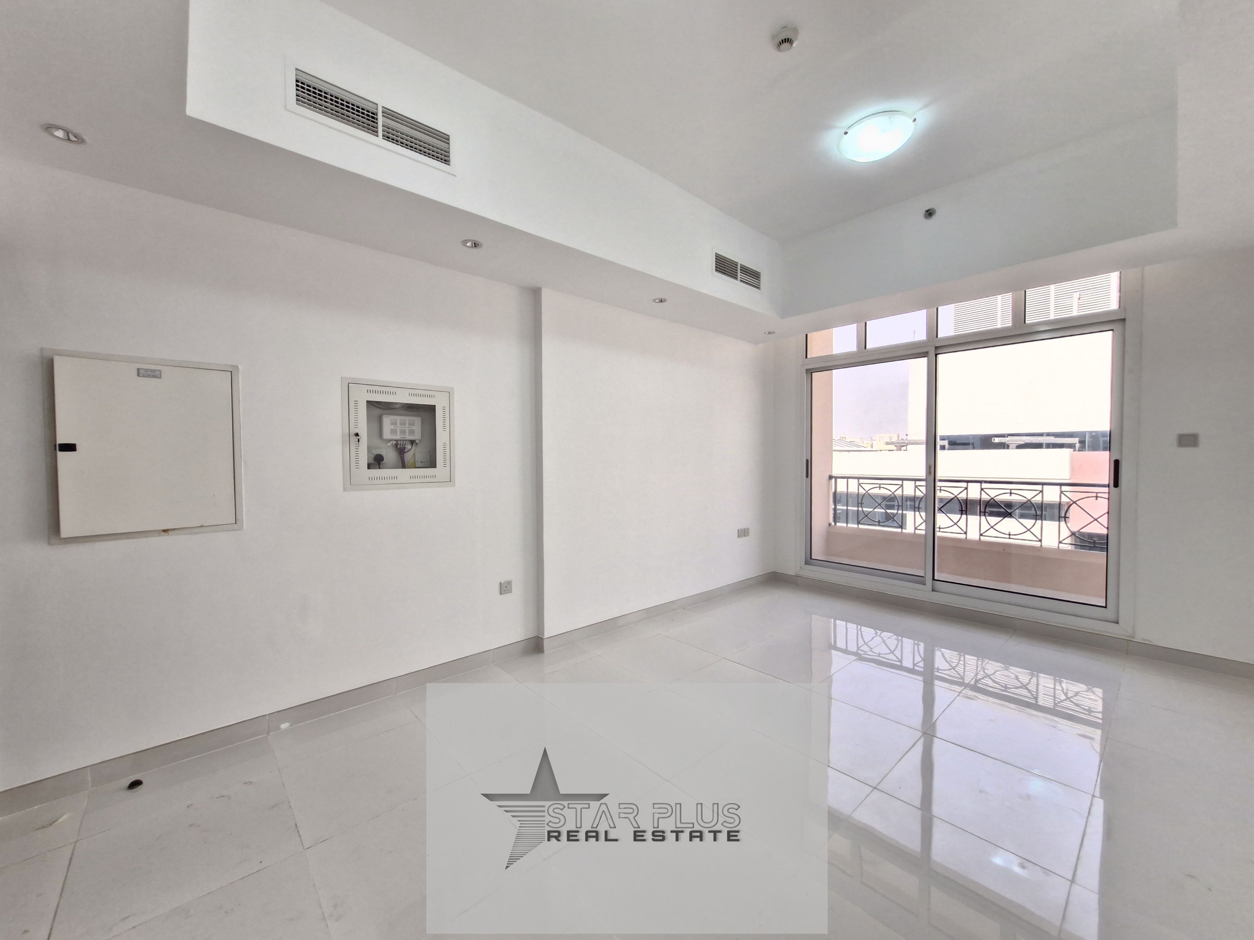 NEAR TO EXIT VERY SPACIOUS AND LUXURIOUS 2BHK WITH CLOSE KITCHEN AND COVERD PARKING