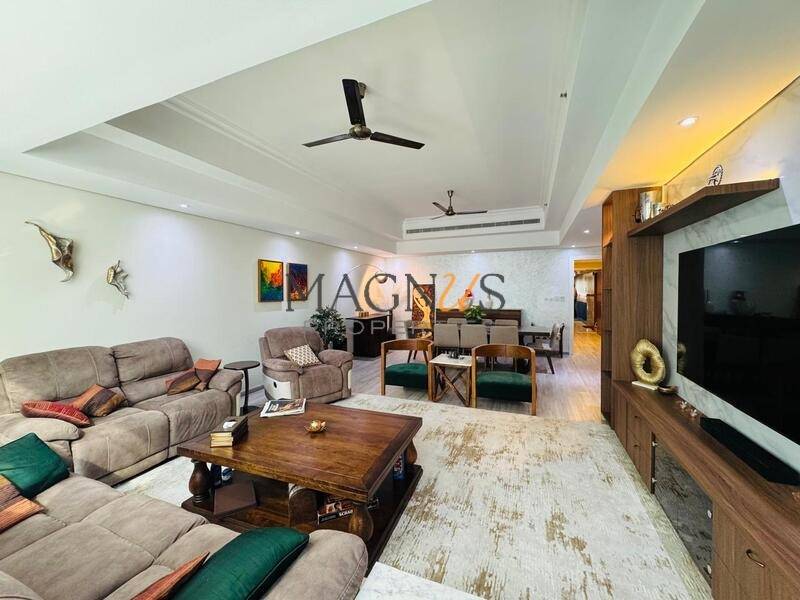 VASTU COMPLAINT | LAKE VIEW | UPGRADED