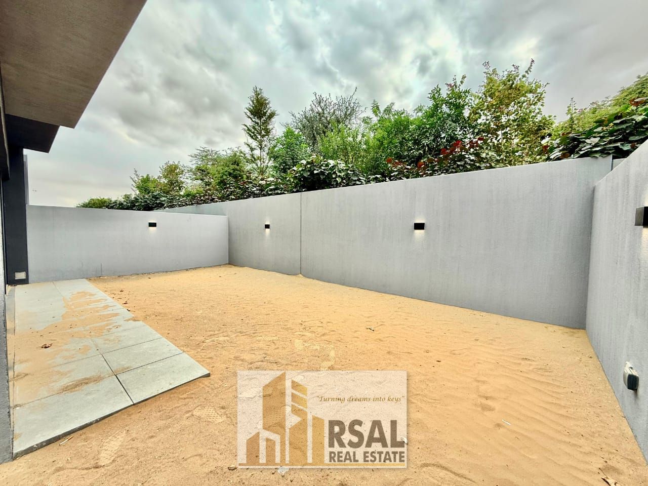 Brand New || Corner Single Row fully Private