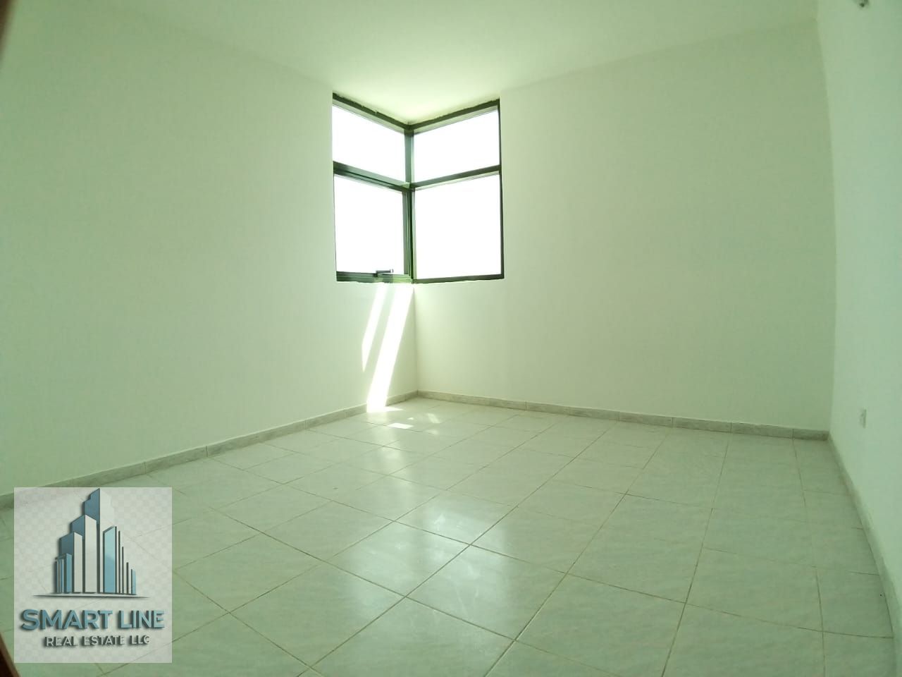HUGE 1 BHK WITH BIG BALCONY FAMILY BUILDING WITH NICE FINISHING