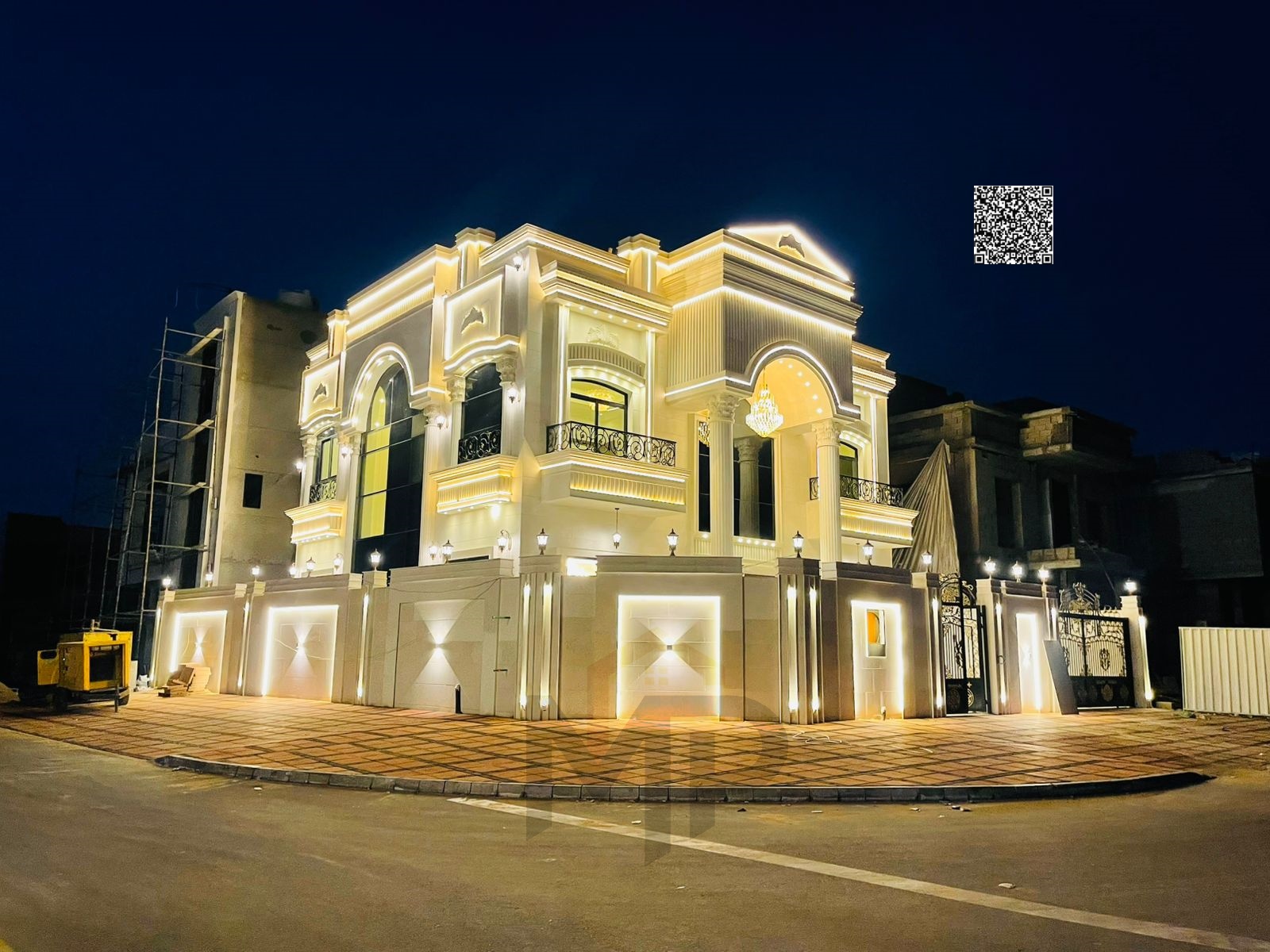 Classic corner villa in Al-Haliyo 2, prime location next to the mosque, 5 master bedrooms, freehold ownership for all nationalities