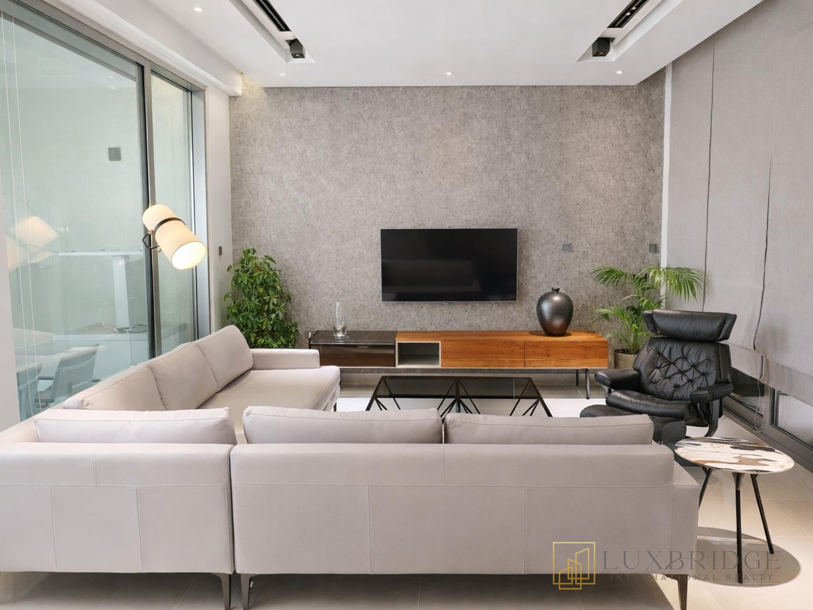 Spacious | Internal courtyard | Park views