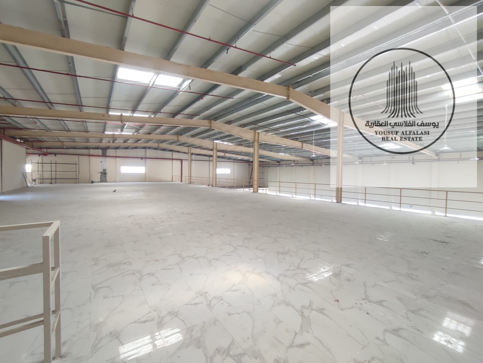 For rent: Prime showroom on a main street in Ajman – Al Jurf Industrial Area 1, 31,000 sq ft with mezzanine, 100 kW electricity, ready to move in