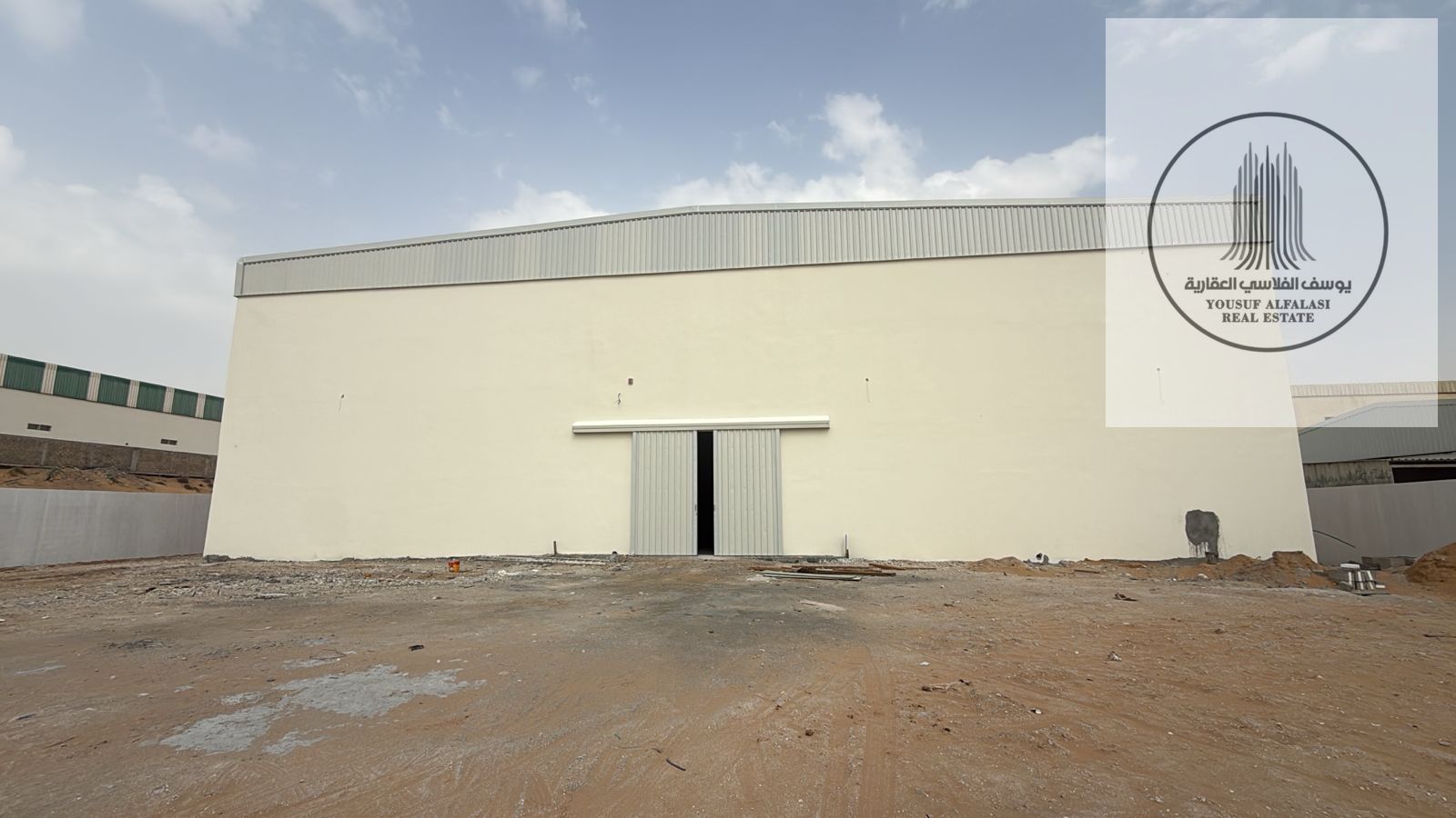 A compound for rent with an area of 43,000 square feet and a warehouse of 7,000 square feet.