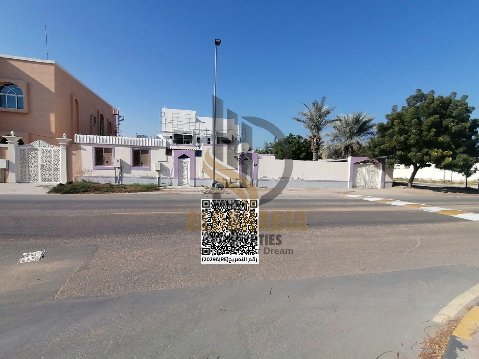 A great opportunity to own an Arabic-style house on a corner plot (two streets) in a prime location in Mushairif, suitable for living or investment w