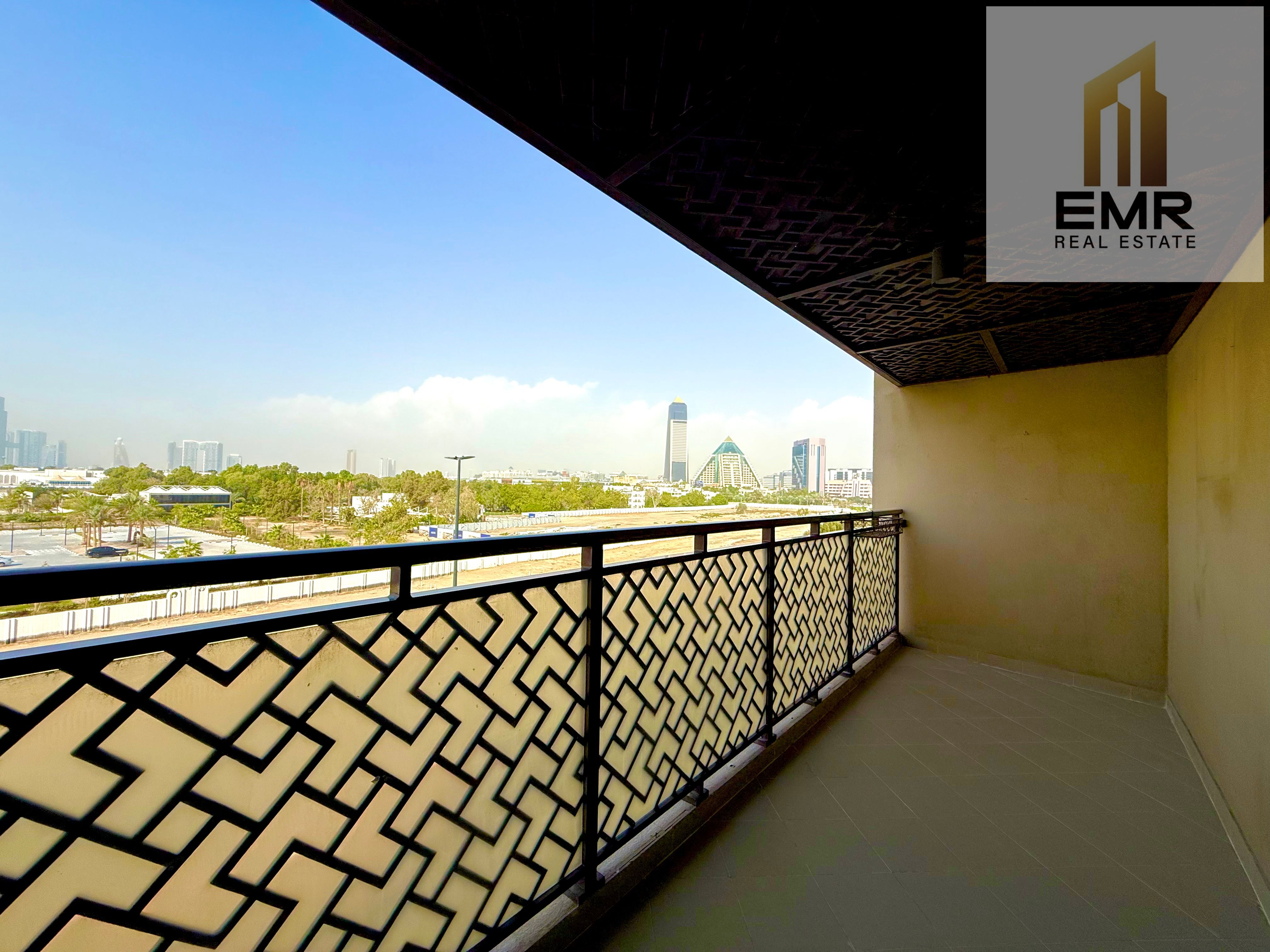 Luxury 2-Bedroom | Storage area | Open View