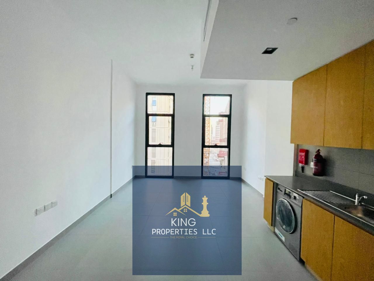 A medium studio is available for rent in Al Mamsha