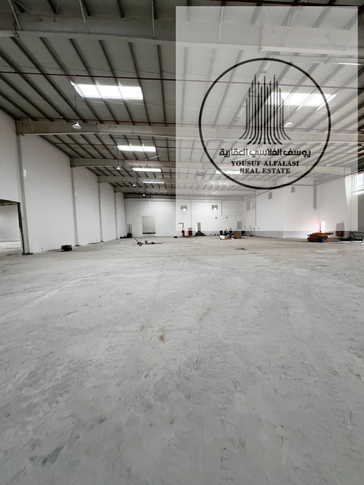 Warehouse for rent at an excellent price, 56,000 sq ft, 700 kW electricity, on a main street