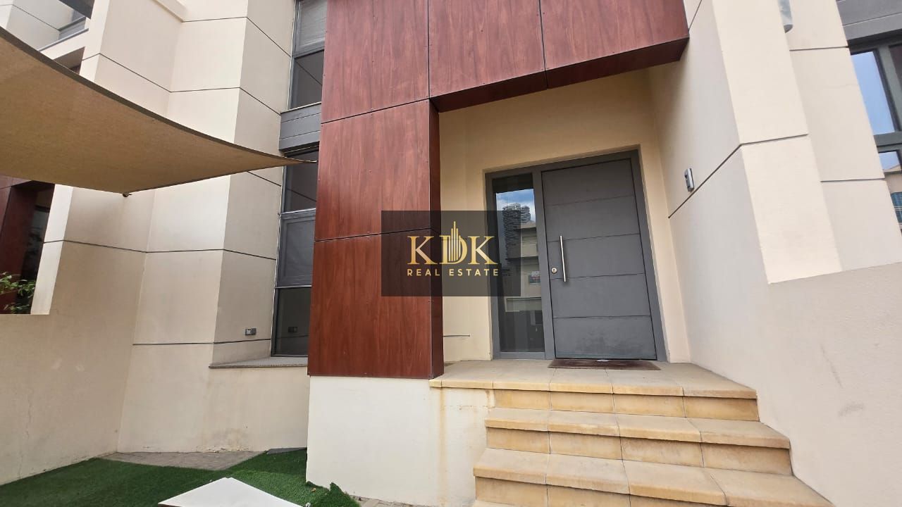 4Br+maid | Road View | Prime Location