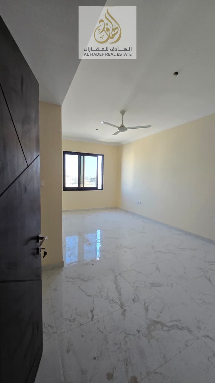 Annual rent in Ajman, Al Jurf 3 area. New building, first occupancy for families. One-bedroom apartment with balcony, central air conditioning, two ba