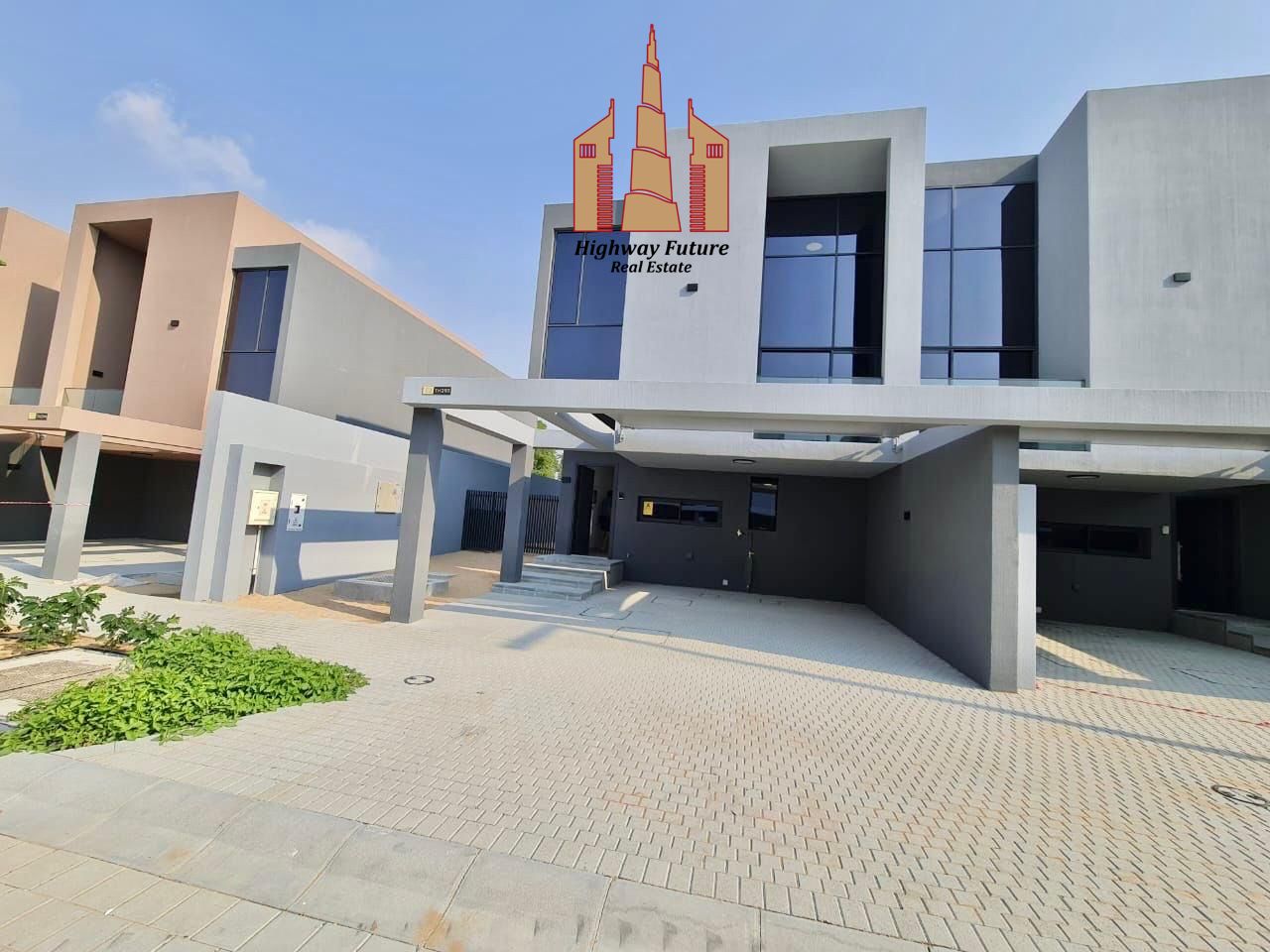 Luxurious 3 bhk / maid room / big back yard / amazing balcony