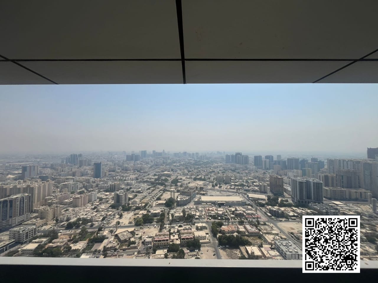 Panoramic city-view apartment on Ajman Corniche – unbeatable price!