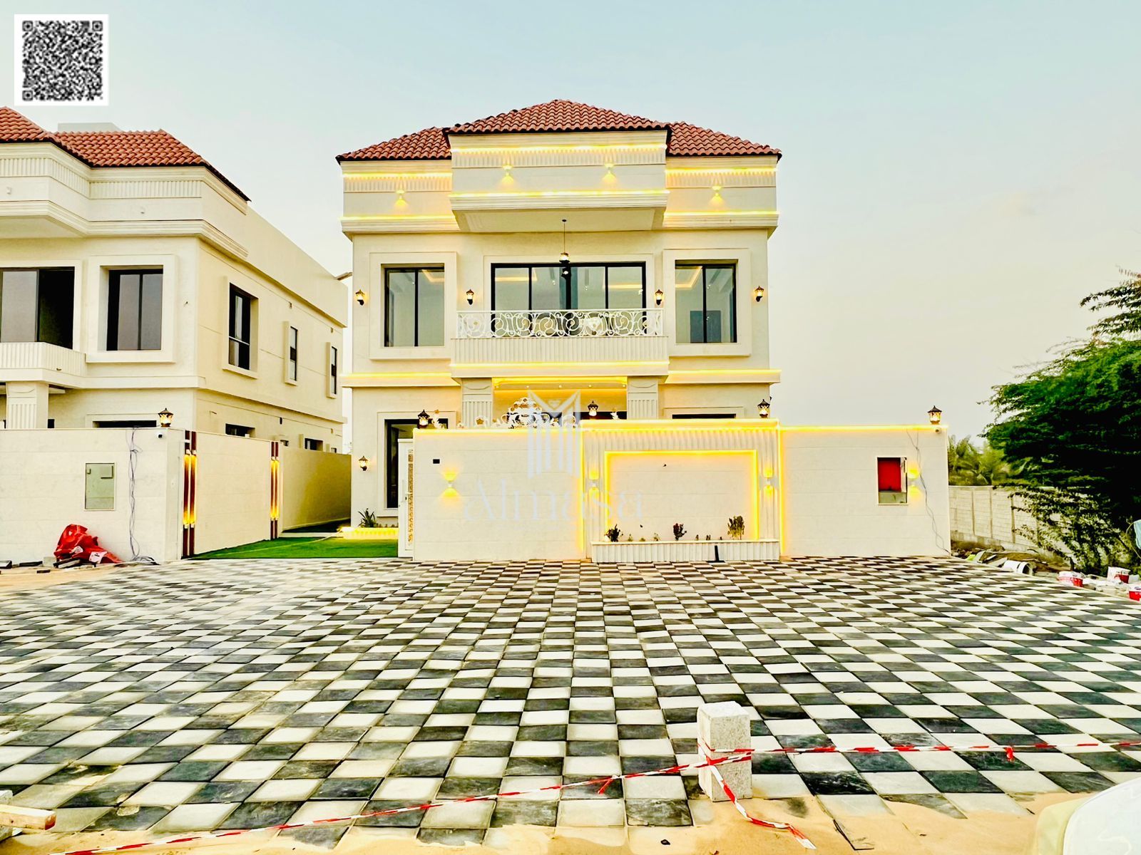 A fantastic buying opportunity - a luxurious villa with a classic design, large courtyard, and roof terrace, including registration and ownership fees