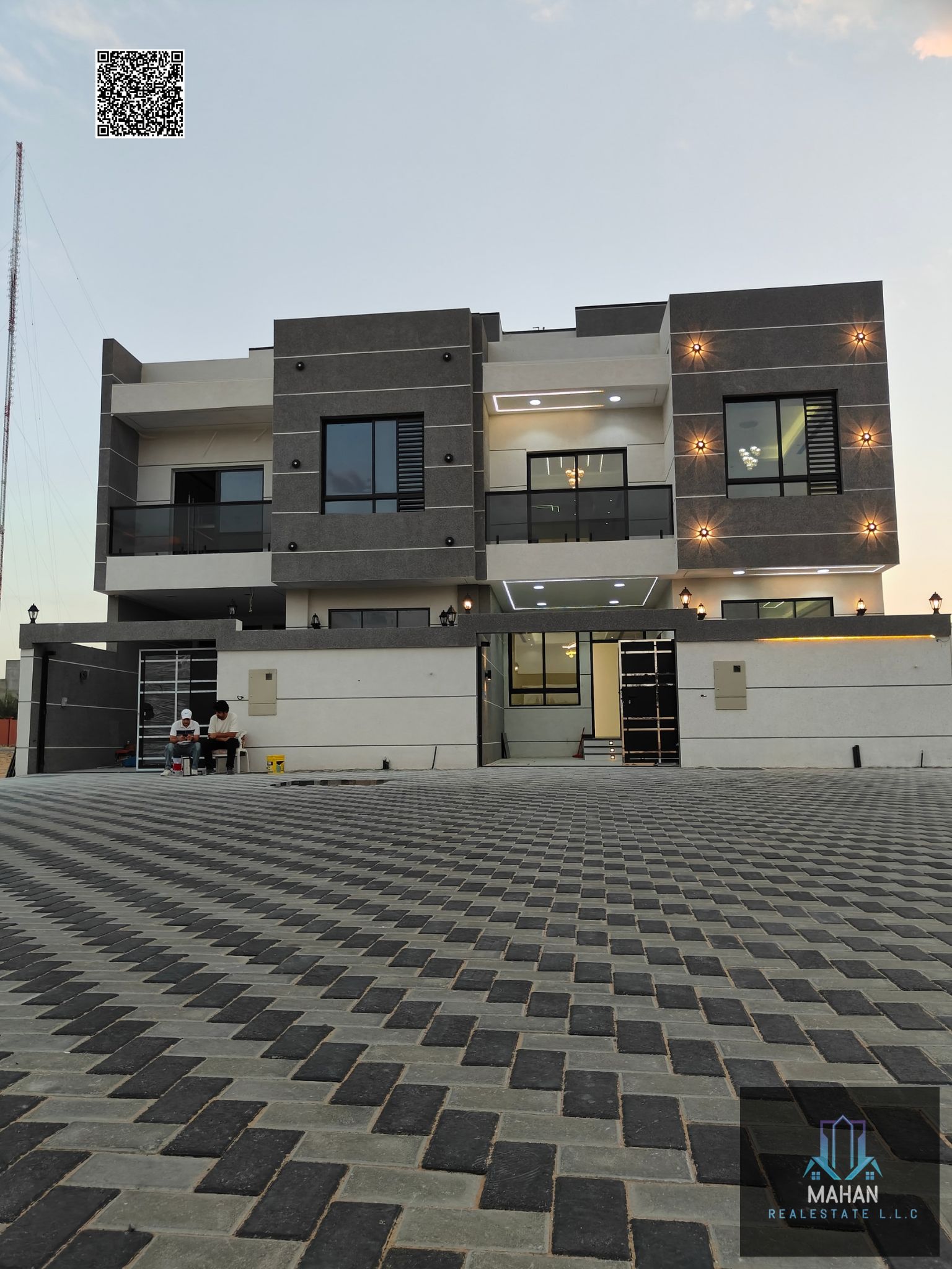 Luxury Townhouse Villa for Sale in Al Helio 2 – Ajman An excellent opportunity to own a luxury townhouse villa with modern design and high-quality finishes, ideally located directly on the main road in Al Helio 2, one of Ajman’s most sought-after resi