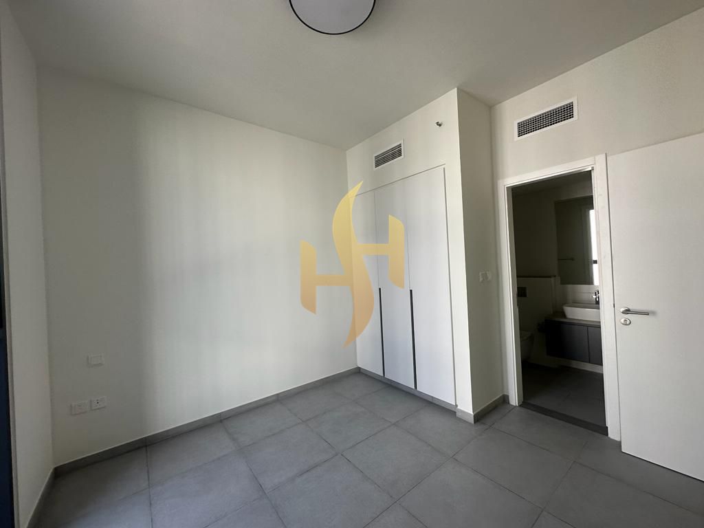 READY TO MOVE IN l GOOD SIZE l lGOOD LOCATION-GOOD INVESTMENT