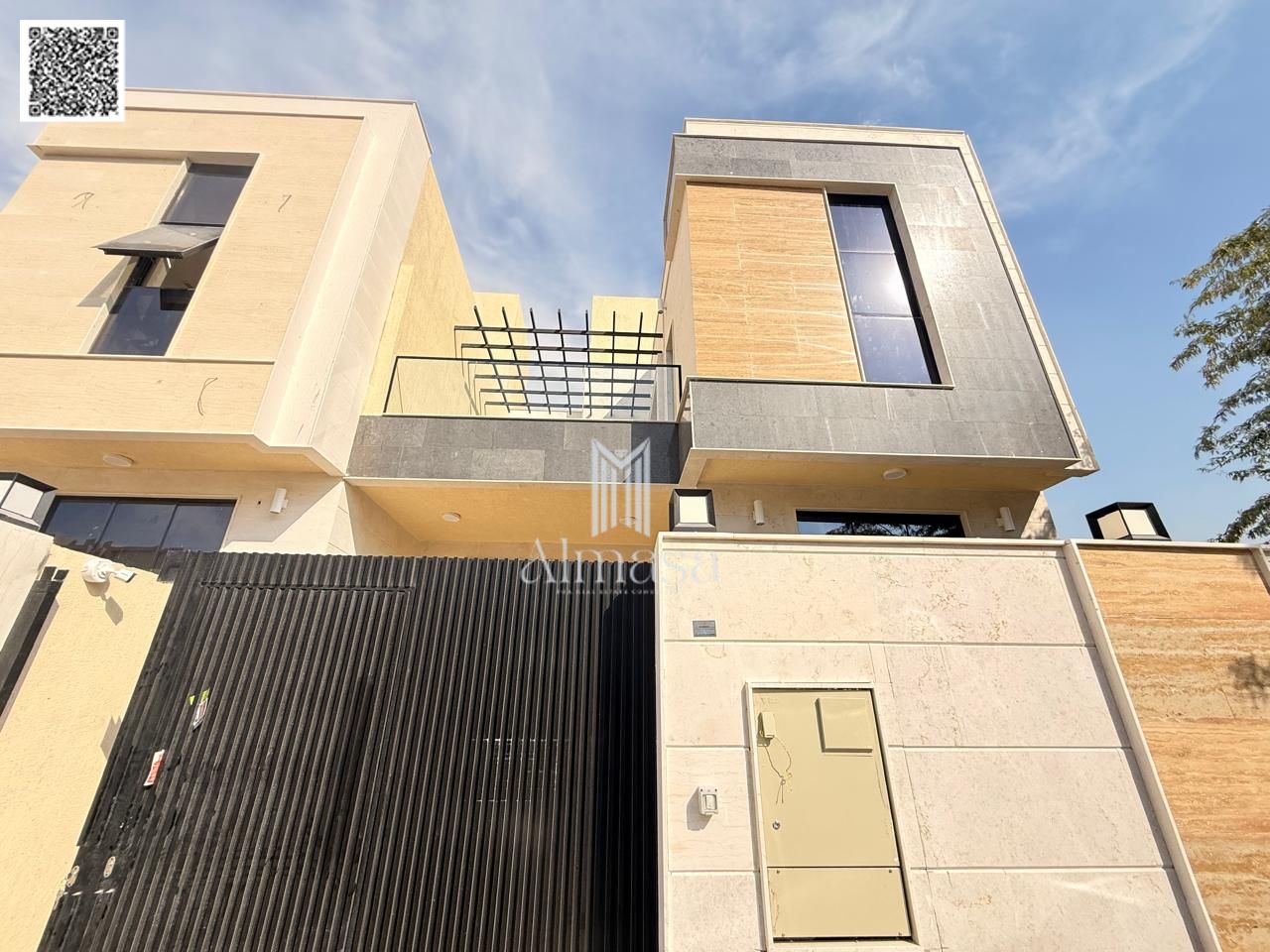 Freehold . Modern villa 3 floors, no registration fees.