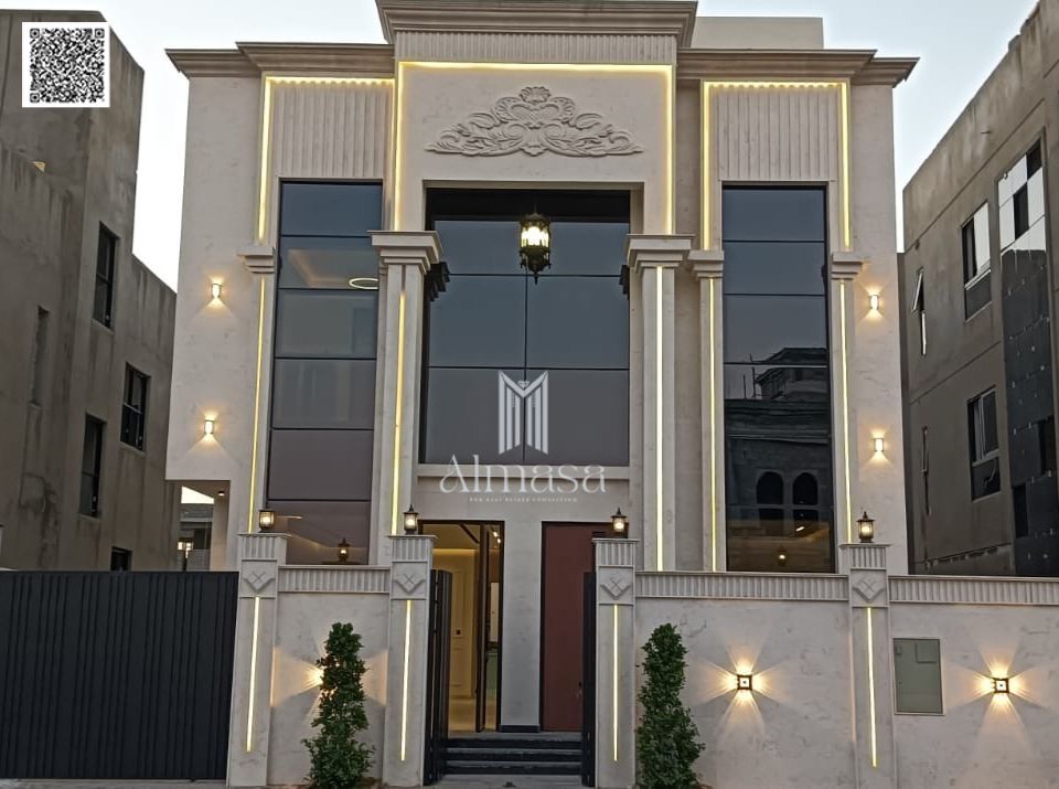 Freehold . Modern villa on a main street, no registration fees.