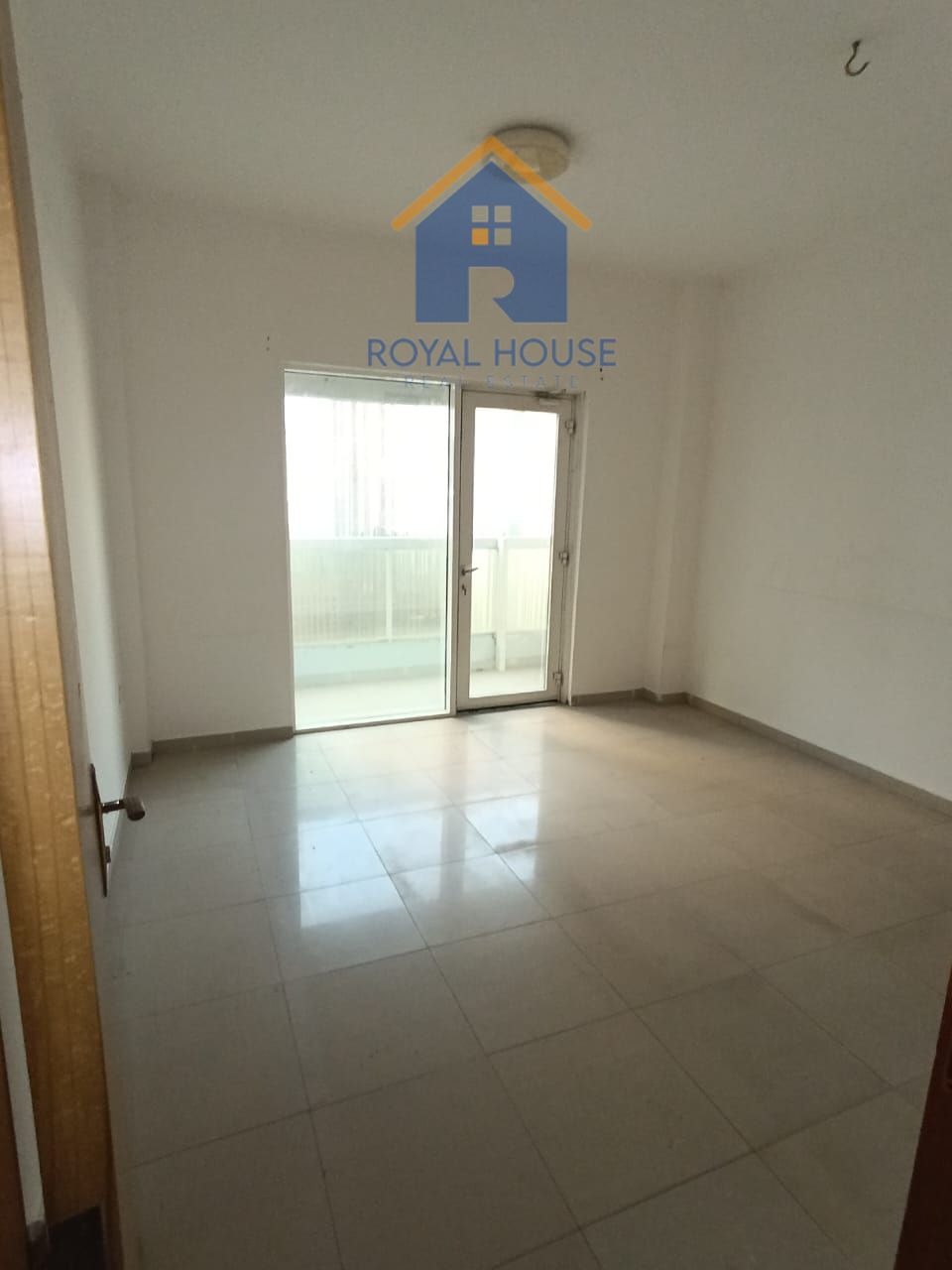 1 BR Haven in Al Qasimia: Modern Comfort & Views