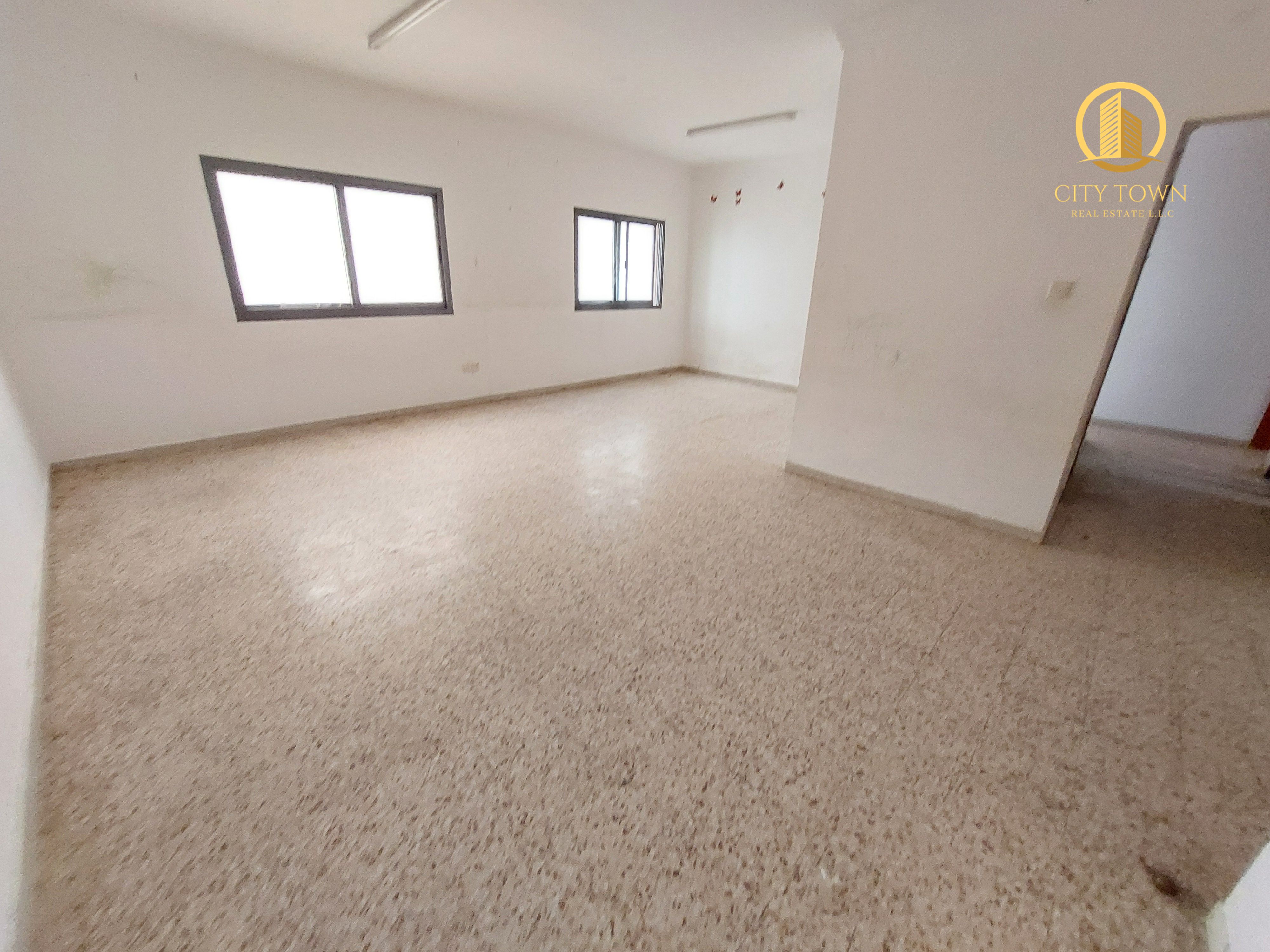 Splite AC/ Spacious 3 bhk balcony master room close to safiya park al majaz 3 area