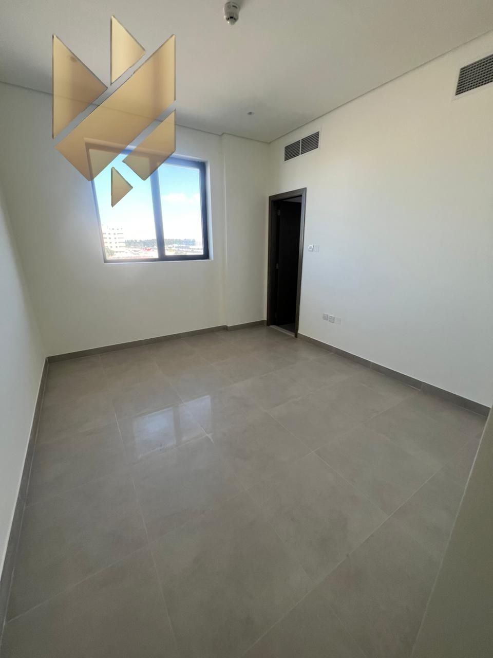 Excellent area – Prime location – Attractive view – 2 balconies – Master bedroom – Built-in wardrobes – Parking