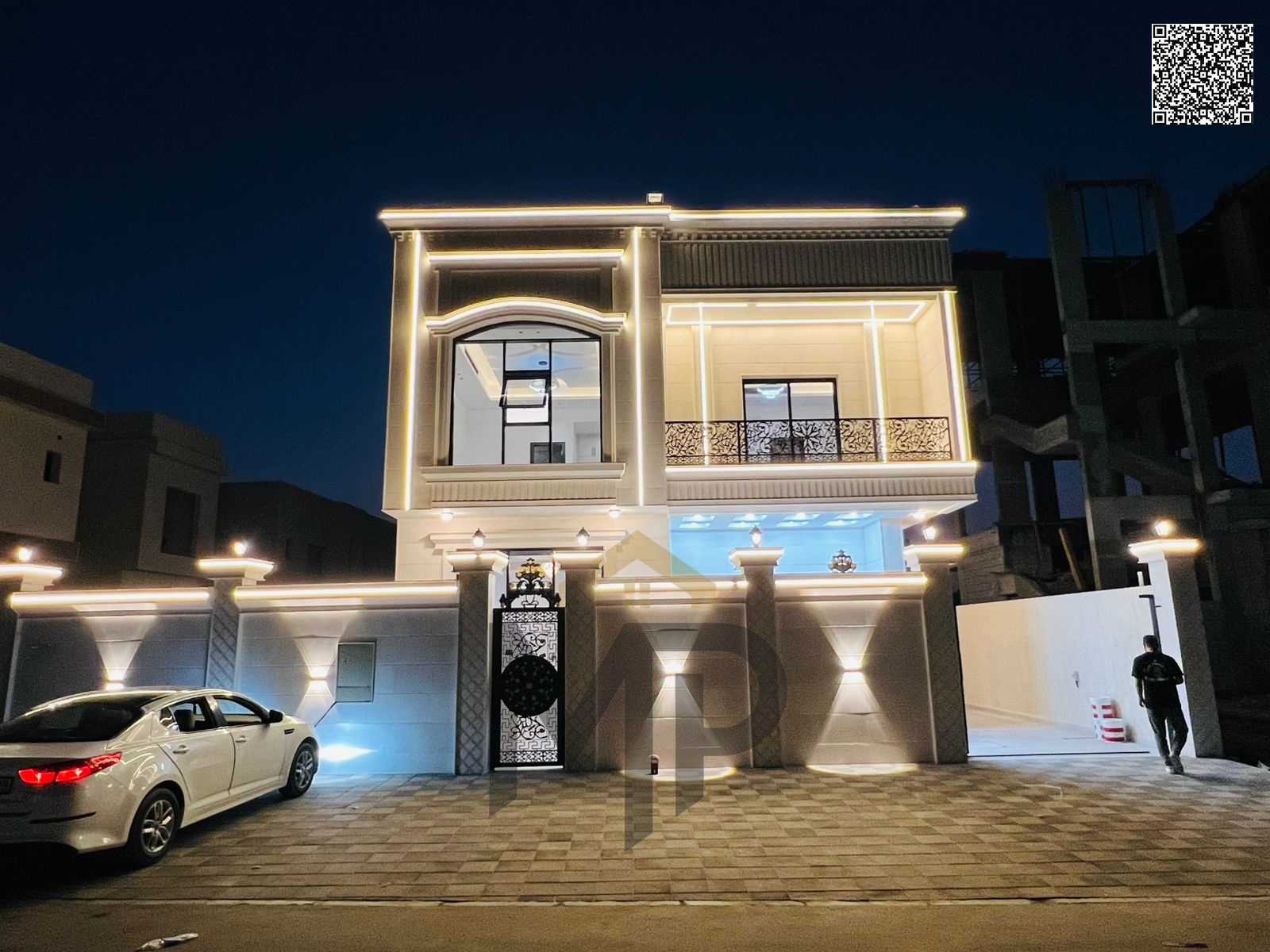 Luxury villa in Al-Haliyo, two floors and a roof with hotel finishes, freehold ownership for all nationalities, no maintenance fees, easy monthly inst