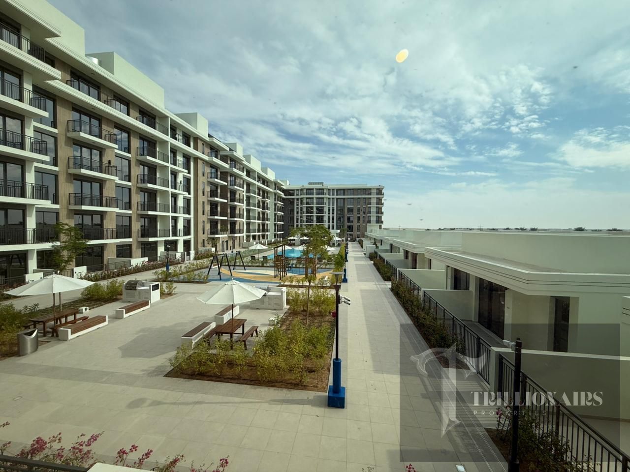 EXCLUSIVE | UNIQUE SPECIOUS LAYOUT | SEMI CLOSED KITCHEN | PRIME VIEW | KEYS IN HANDS