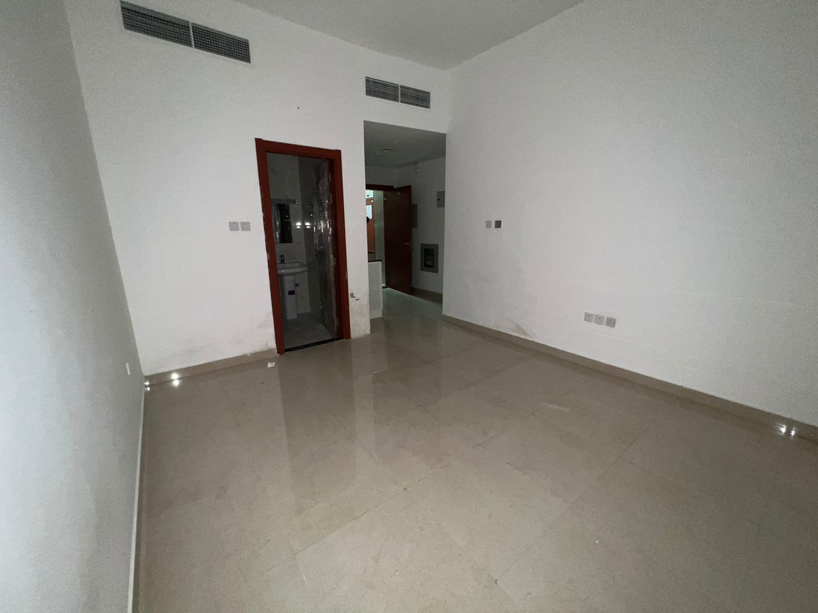 A second-occupant studio is available for rent in Al Qulayah, offering a clean and well-maintained
