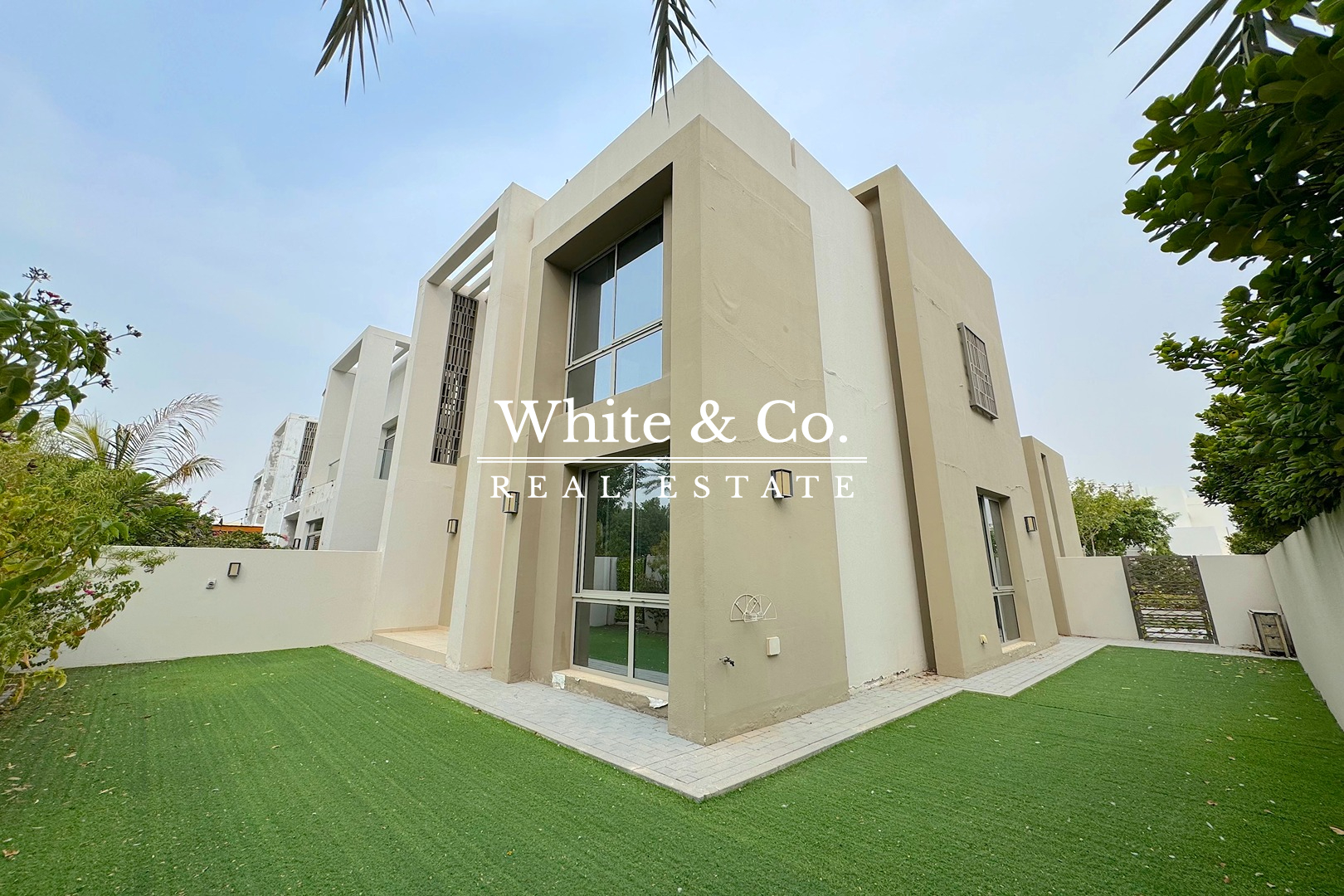 Vacant | Single Row | Pool/Park Nearby