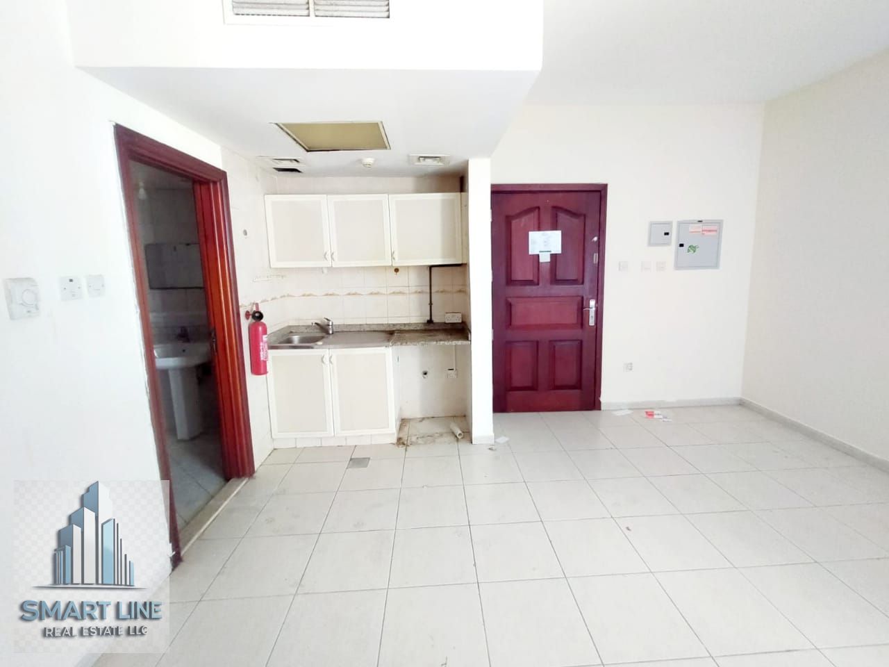 Big Studio Central AC 25k parking available no deposit