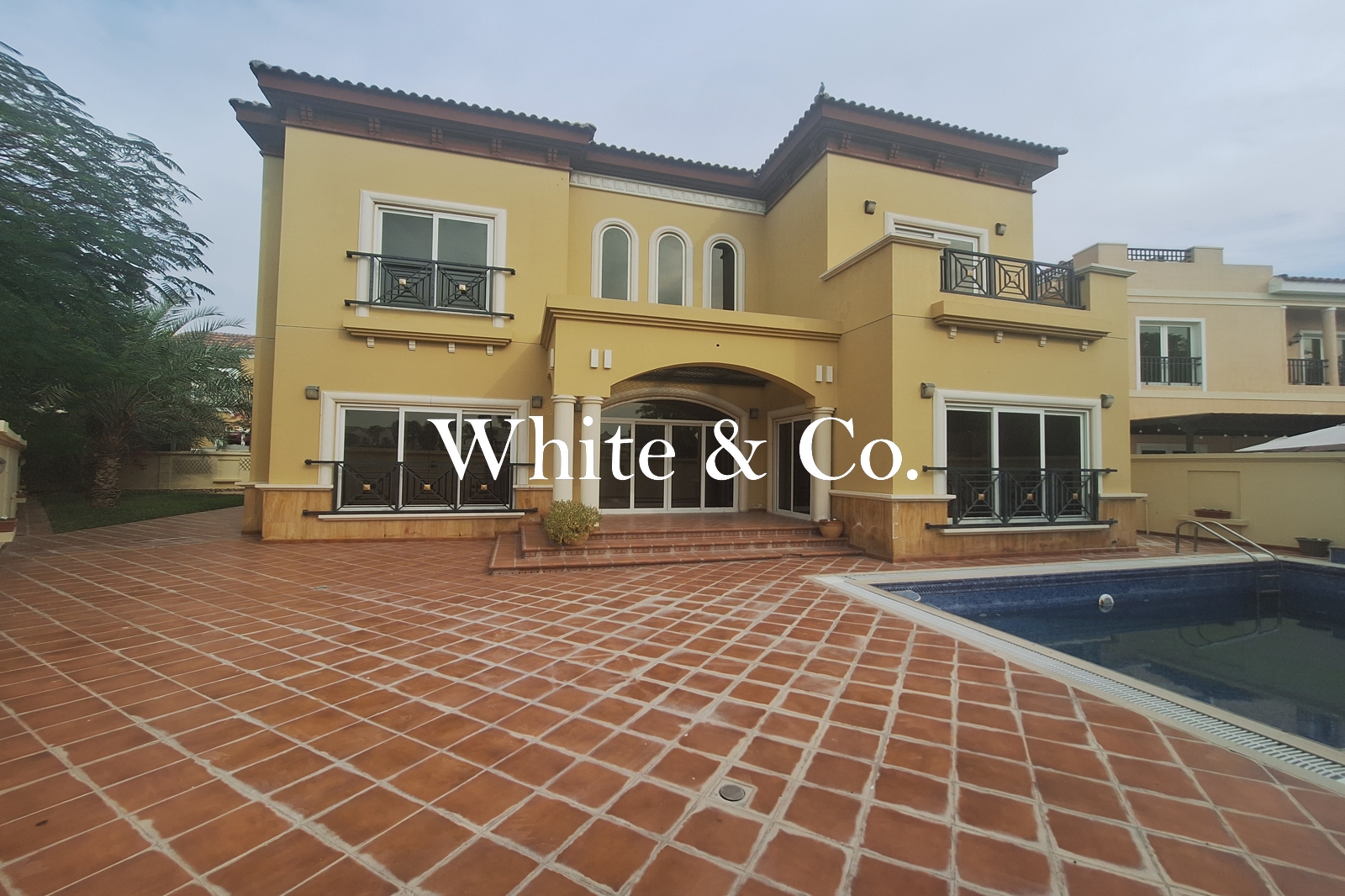 Vacant l Custom Build l Private Pool l Vastu