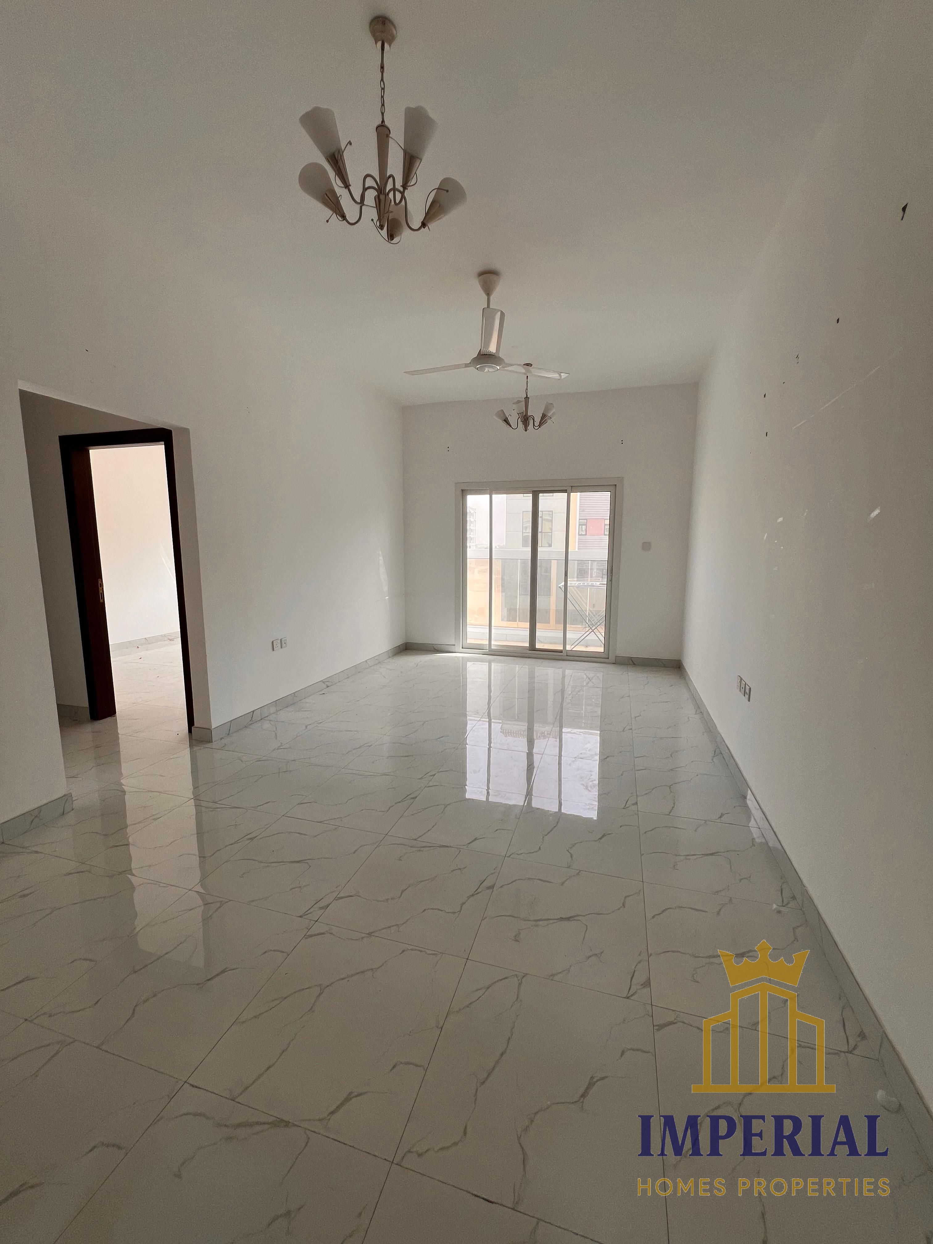 Two-bedroom apartment with 3 bathrooms and central air conditioning for rent. Second tenant.