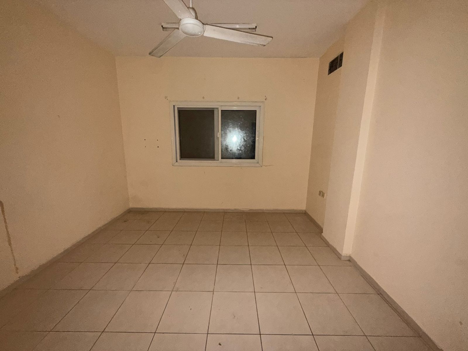 External parking / free maintenance & cleaning / flexible payment / open street view / easy access to Dubai exit