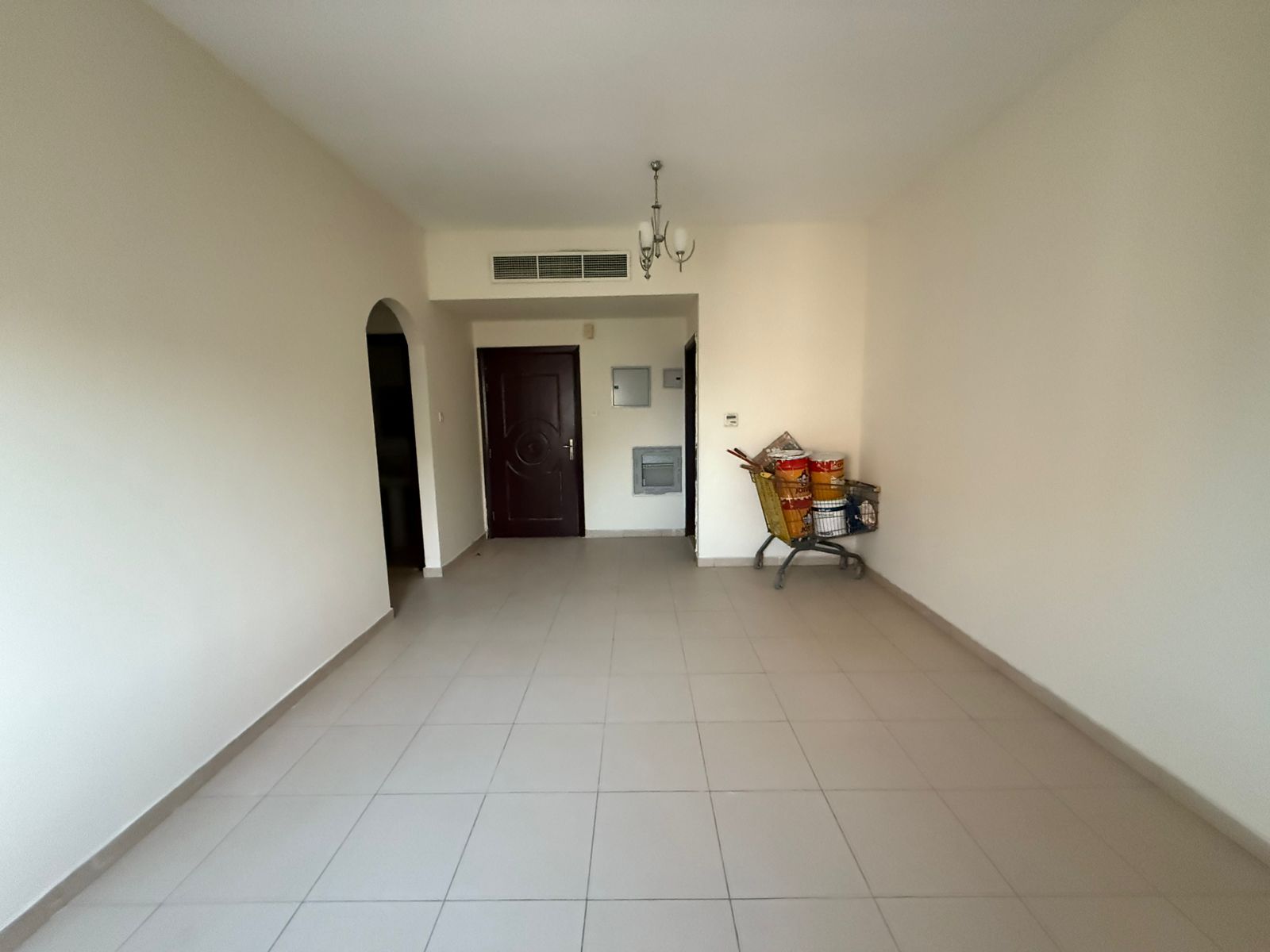 1BHK on main road / master bedroom / spacious / central AC / central gas / prime location near services.