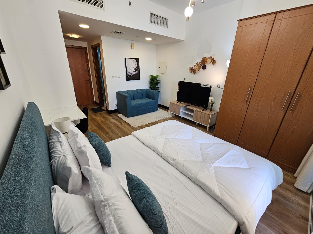 Wooden Flooring Furnished || Modern Desi...