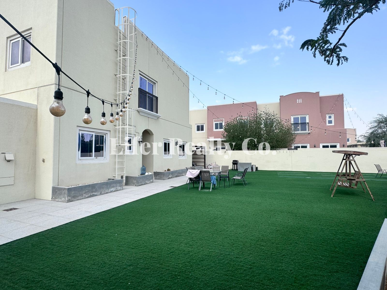 SPACIOUS PLOT I CORNER UNIT I RENT NEGOTIABLE